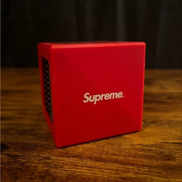 Supreme Illusion Coin Bank - Picture 4 of 9
